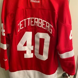 Red Wings top